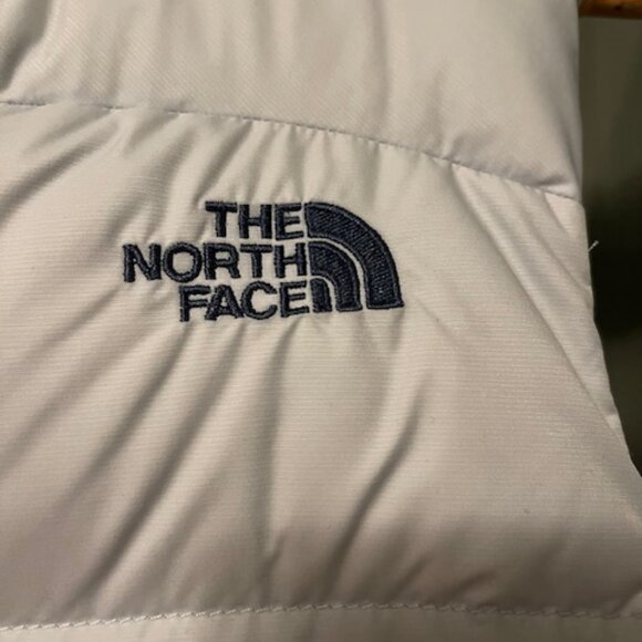 Women's NEW The NORTH FACE VEST - Picture 3 of 6